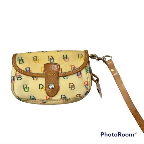 Vintage Logo Dooney And Bourke Wallet Wristlet in Fantastic Condition - Picture 1 of 14